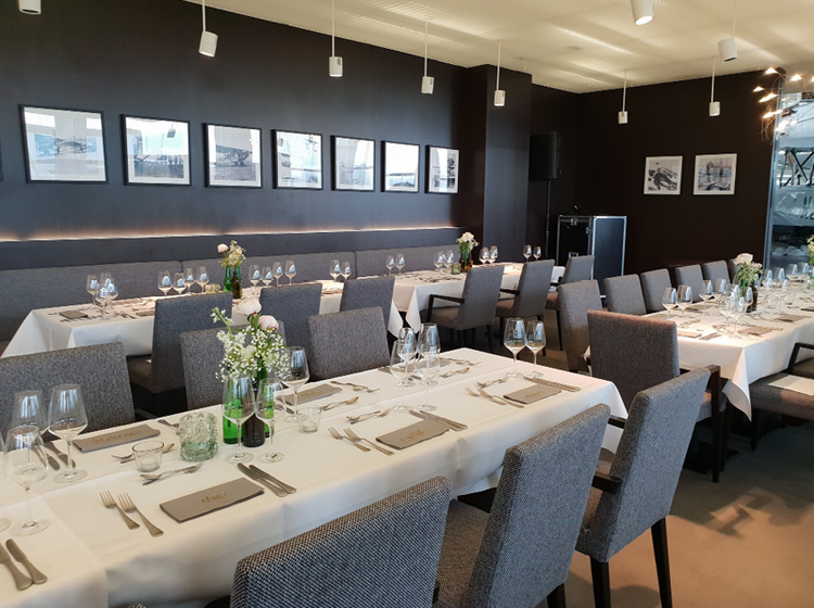 Tische im Restaurant Elegant gedeckte Tische im Dornier Restaurant.